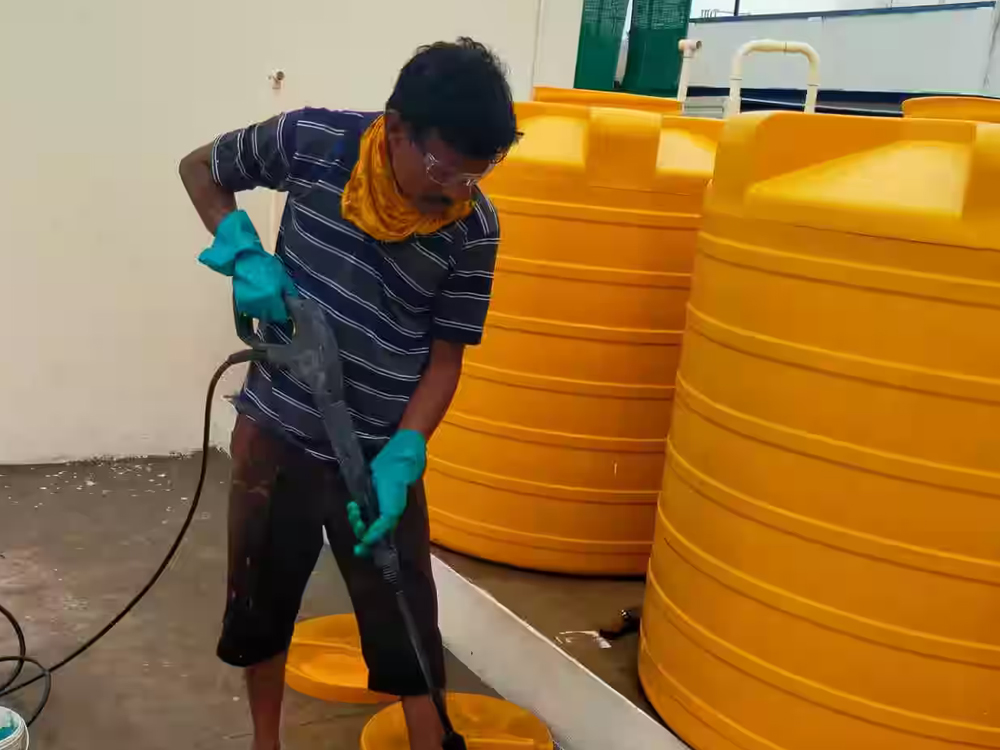 A1 cleaner gurgaon - Underground and Overhead Water Tank Cleaning Gurgaon